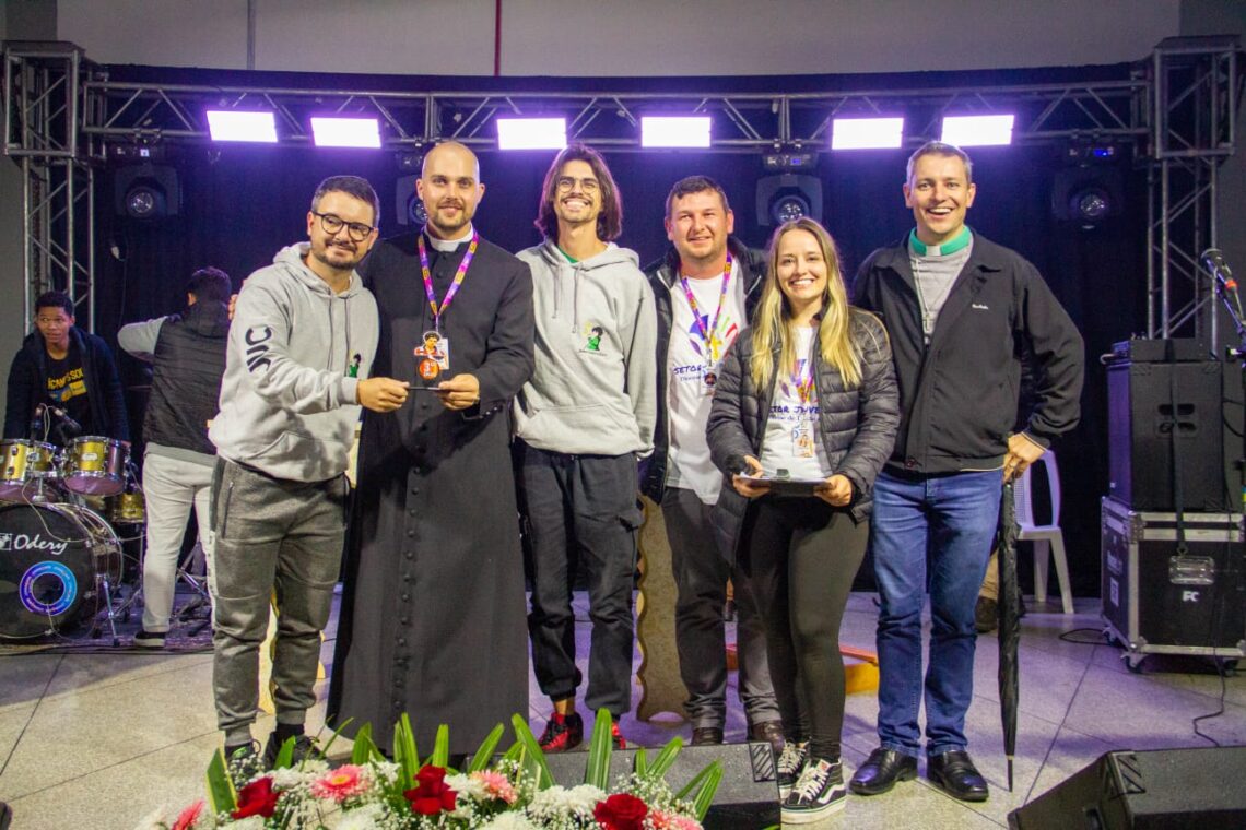 Mais de mil jovens participam do Vibração Jovem 2024