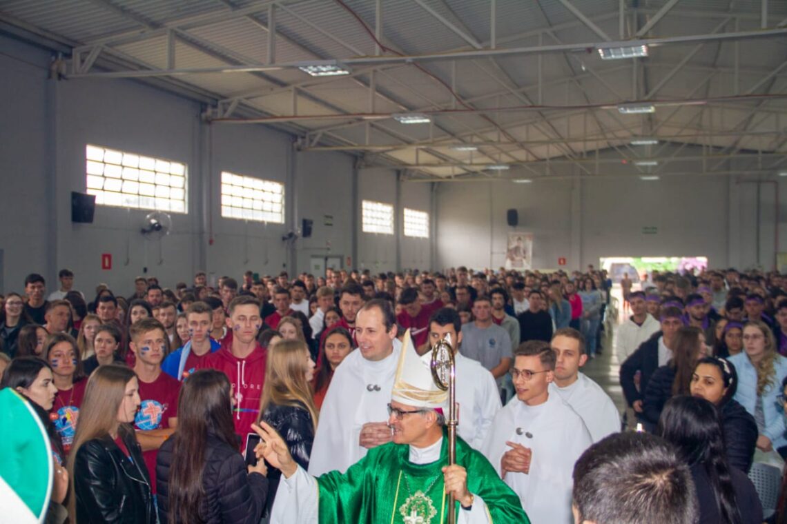 Mais de mil jovens participam do Vibração Jovem 2024