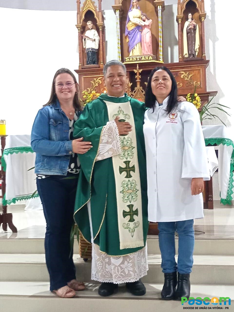 Paróquia Sant’Ana realiza investidura de novos MECE’S