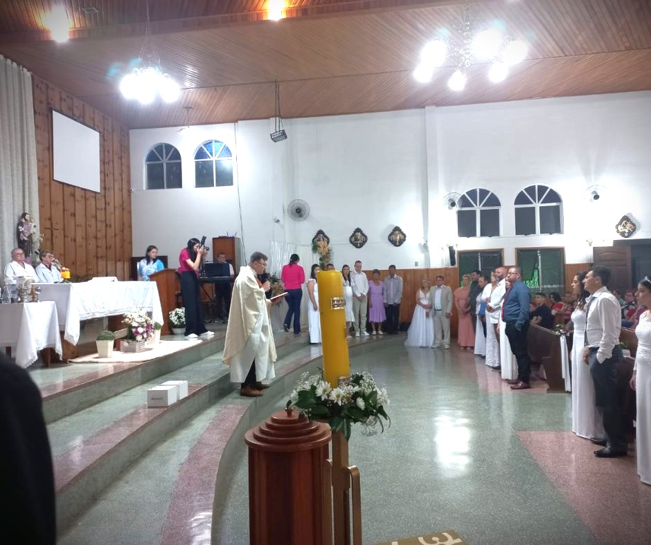 Paróquia de General Carneiro realiza Casamento Comunitário