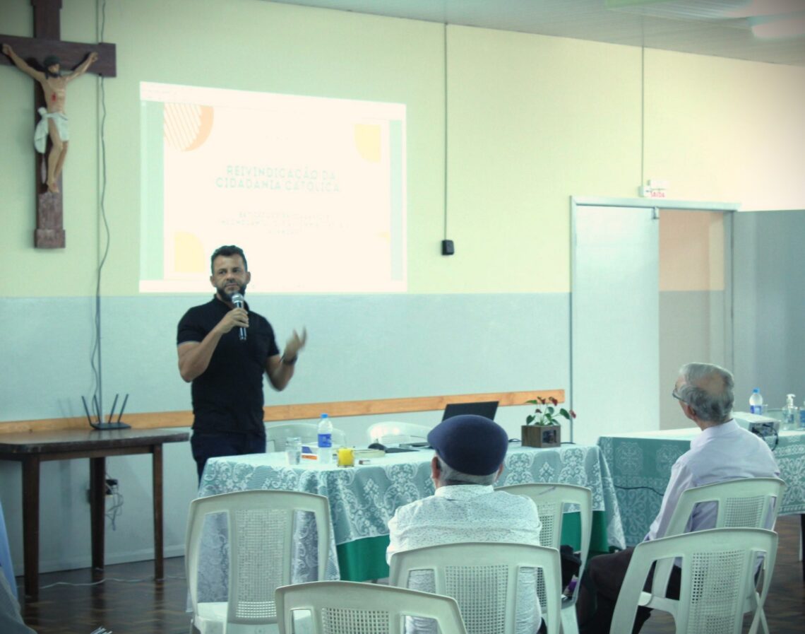 Padres e estudantes de Teologia participam de Semana Teológica