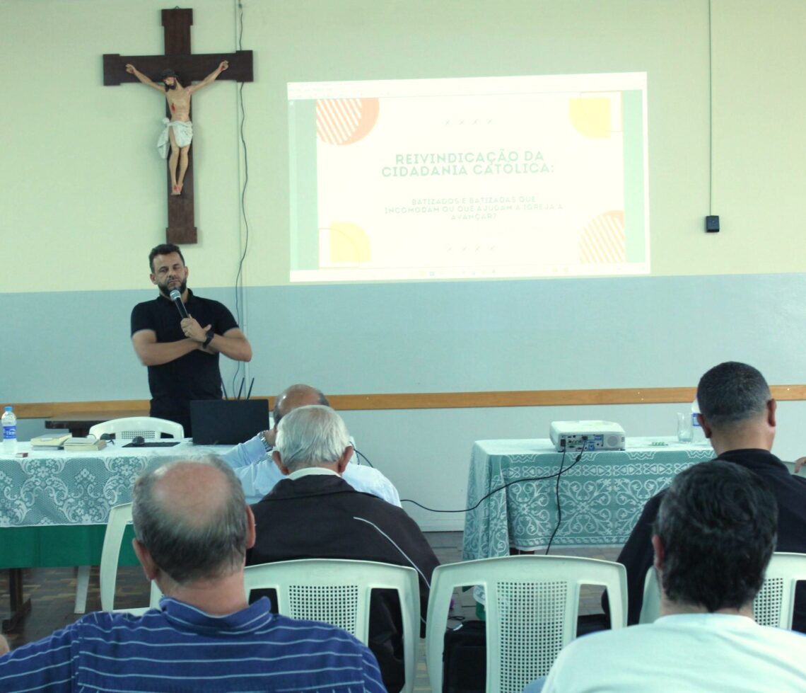 Padres e estudantes de Teologia participam de Semana Teológica