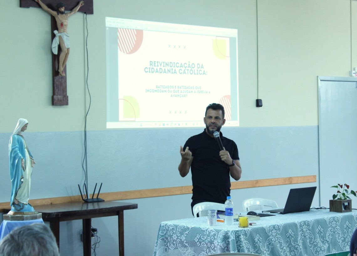 Padres e estudantes de Teologia participam de Semana Teológica