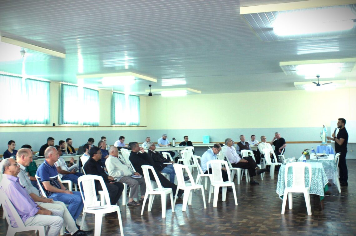 Padres e estudantes de Teologia participam de Semana Teológica