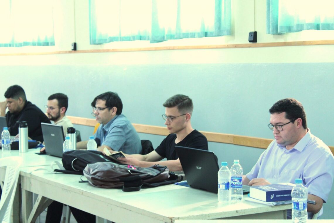 Padres e estudantes de Teologia participam de Semana Teológica