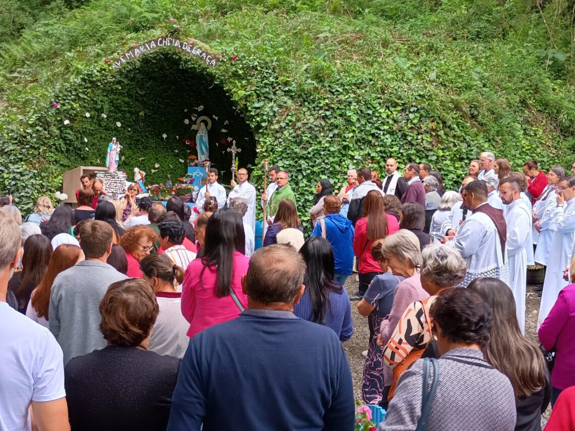Fiéis Romeiros participam de Romaria Diocesana em Rio Claro do Sul