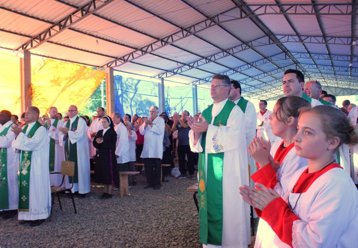 Fiéis Romeiros participam de Romaria Diocesana em Rio Claro do Sul