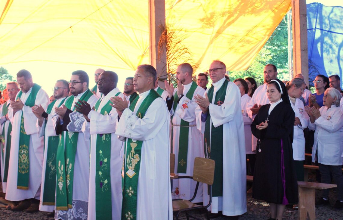 Fiéis Romeiros participam de Romaria Diocesana em Rio Claro do Sul