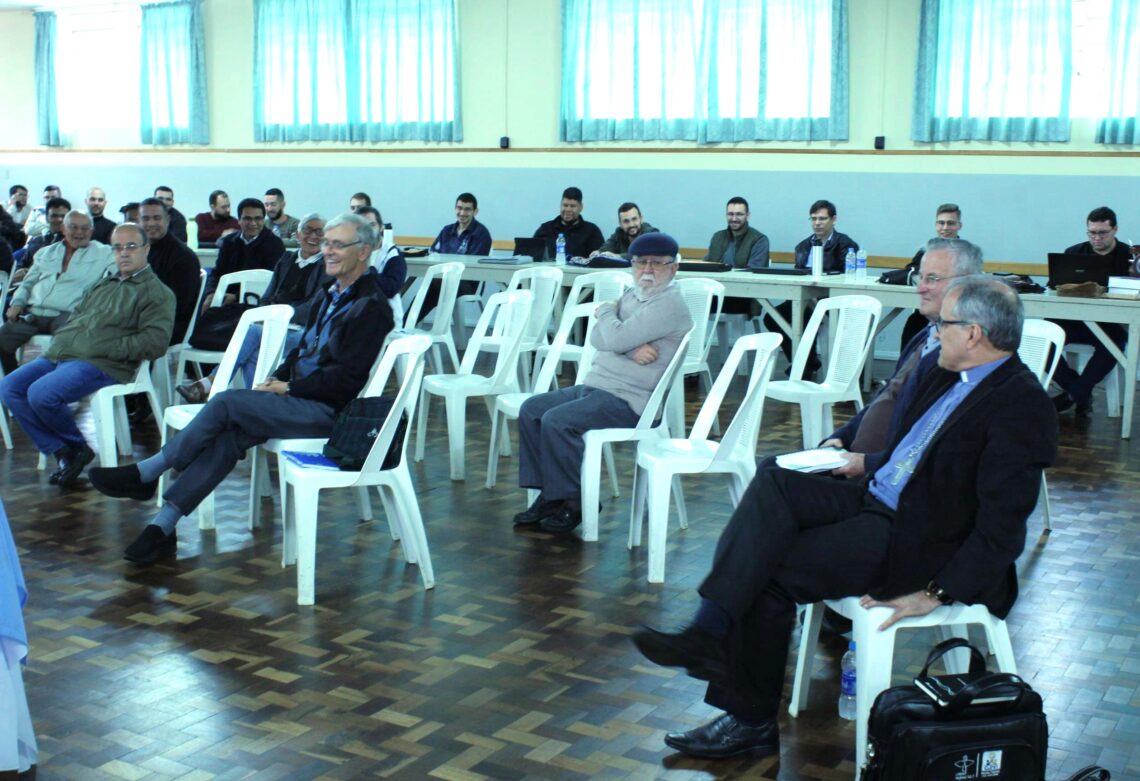 Padres e estudantes de Teologia participam de Semana Teológica