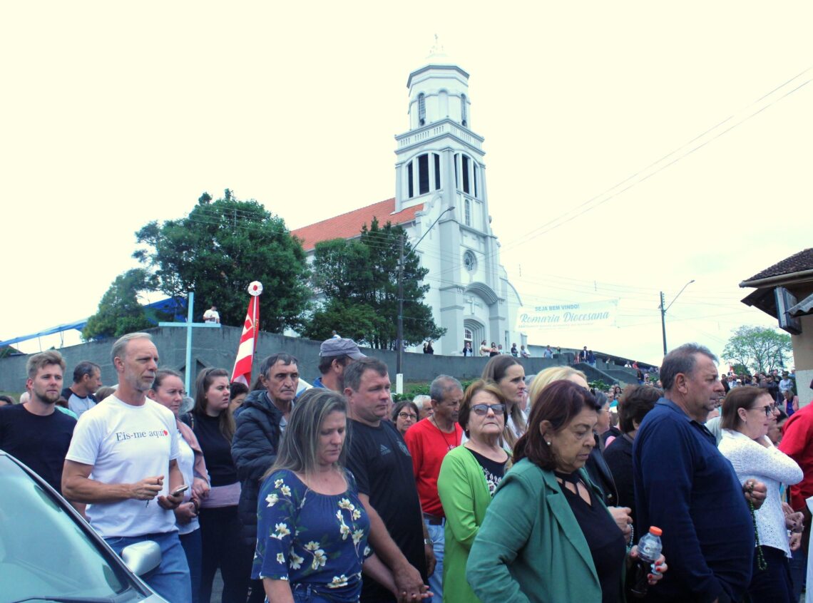 Fiéis Romeiros participam de Romaria Diocesana em Rio Claro do Sul