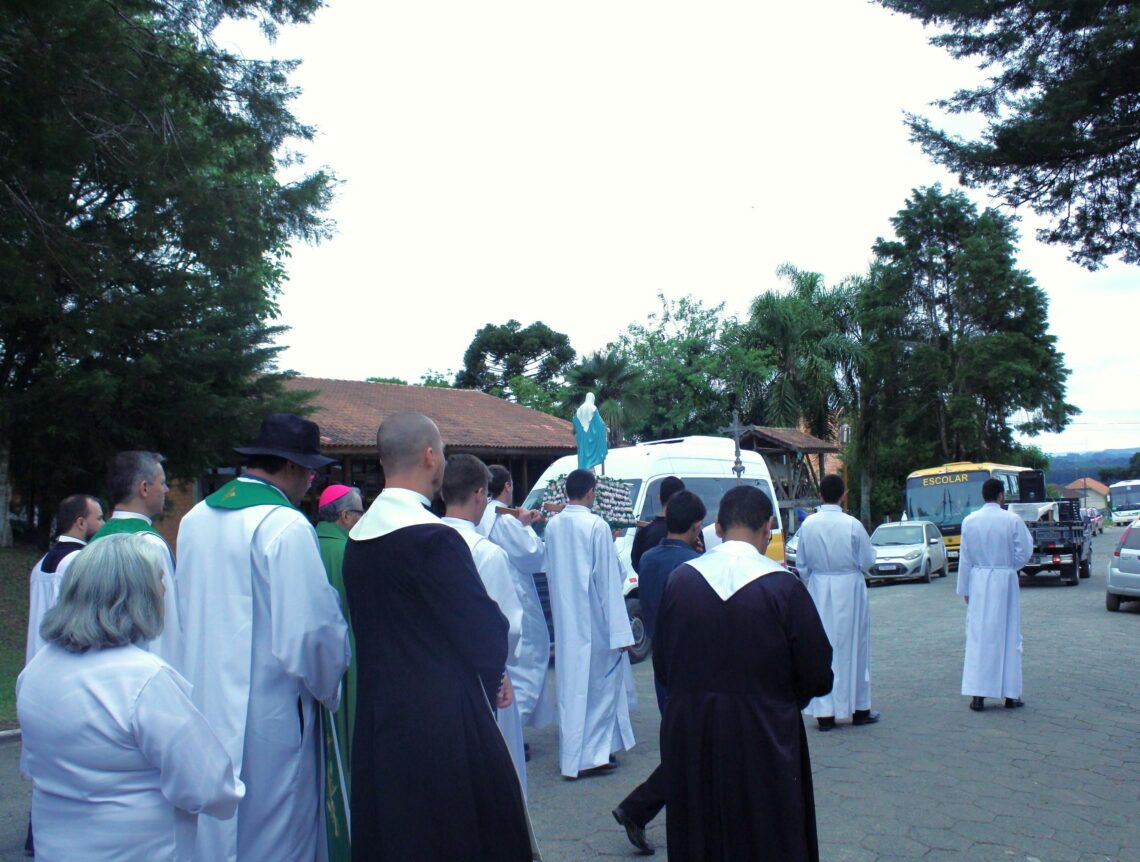Fiéis Romeiros participam de Romaria Diocesana em Rio Claro do Sul