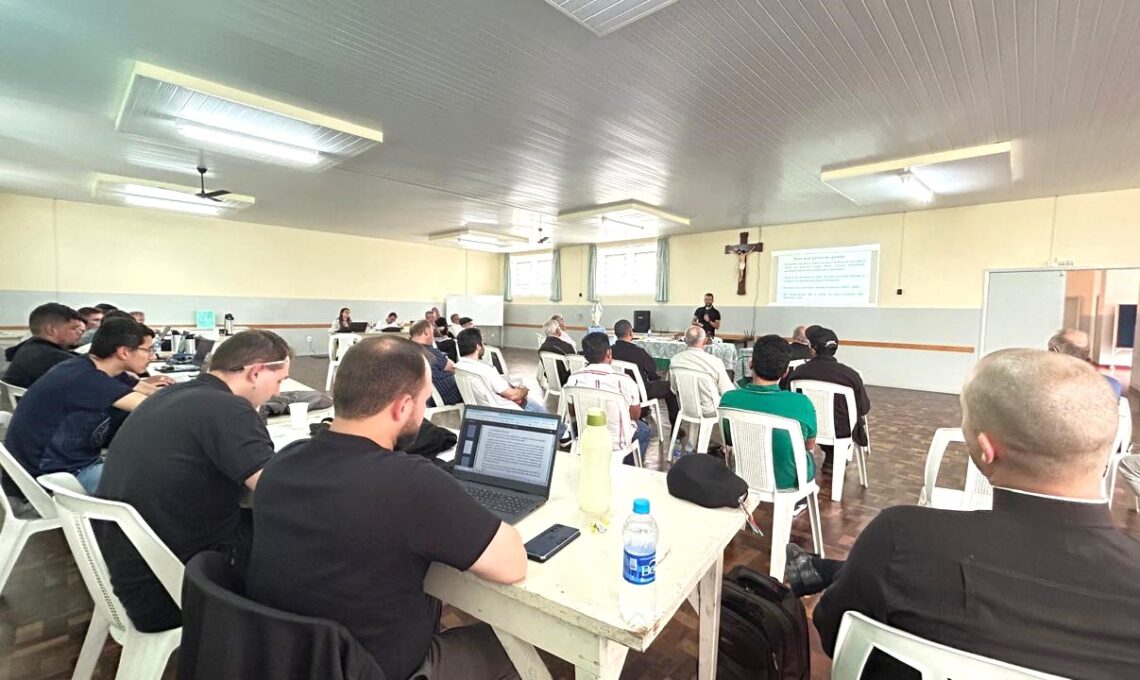 Padres e estudantes de Teologia participam de Semana Teológica