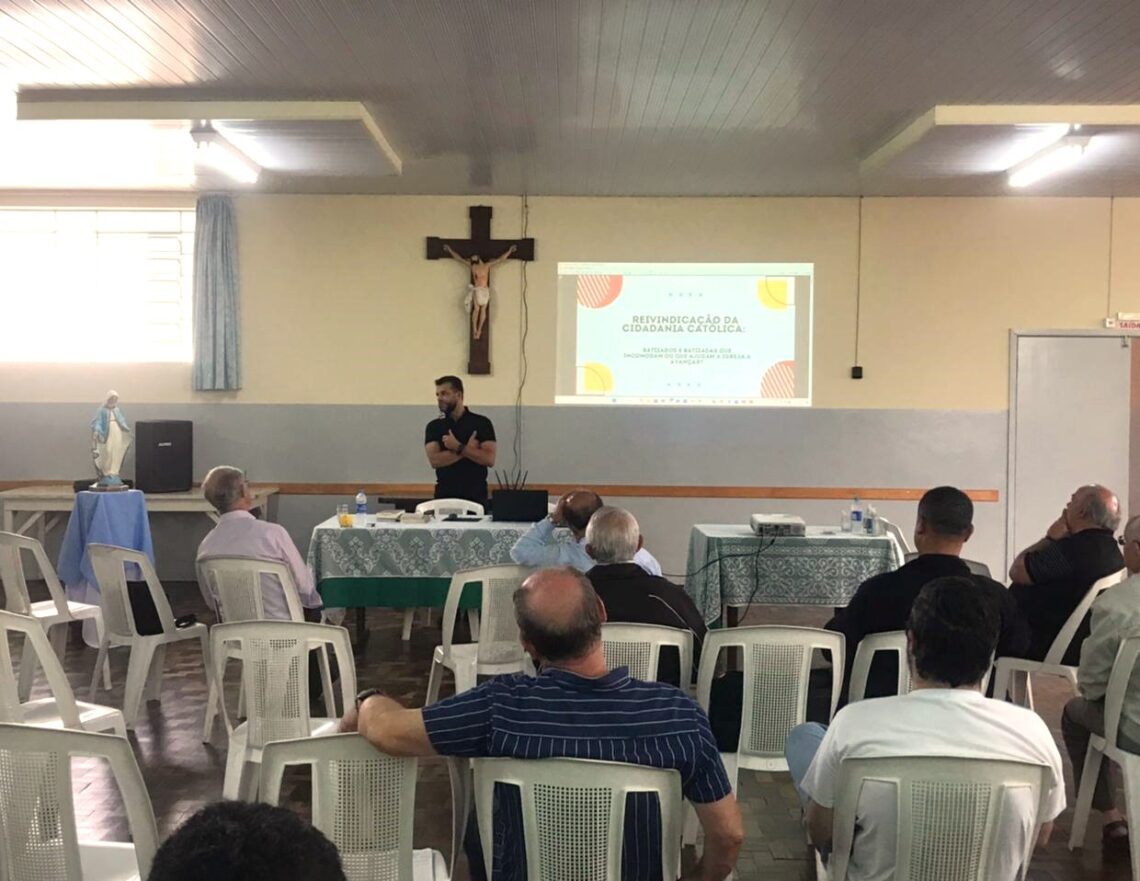 Padres e estudantes de Teologia participam de Semana Teológica