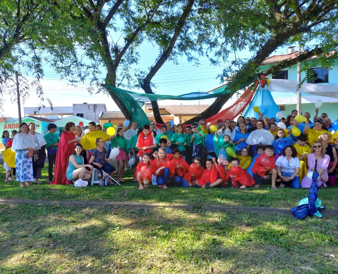 RCC se reúne para Terço Missionário na Praça Bento Munhoz