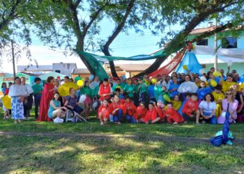 RCC se reúne para Terço Missionário na Praça Bento Munhoz