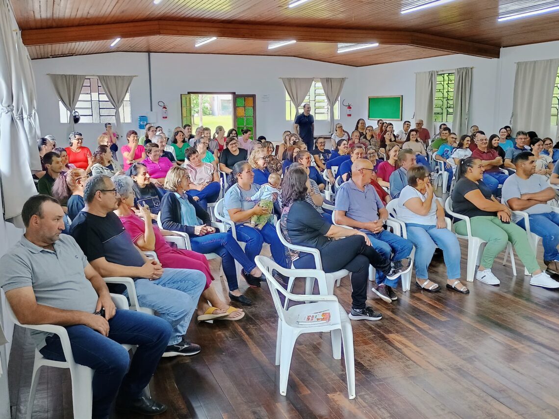 Paróquia Santa Bárbara recebe Visita Pastoral de Dom Walter Jorge