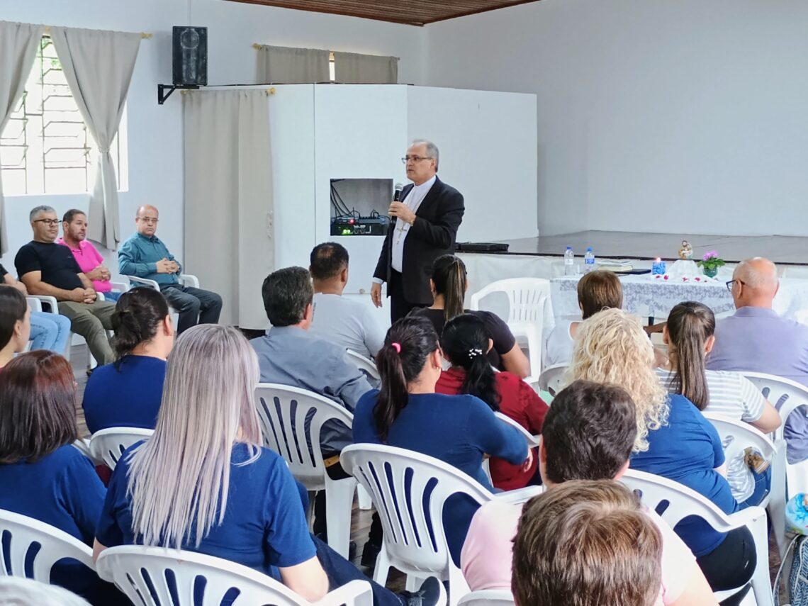 Paróquia Santa Bárbara recebe Visita Pastoral de Dom Walter Jorge