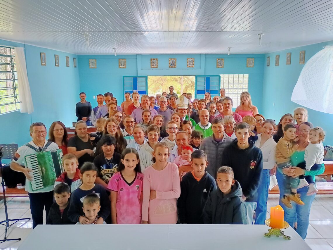 Paróquia Santa Bárbara recebe Visita Pastoral de Dom Walter Jorge