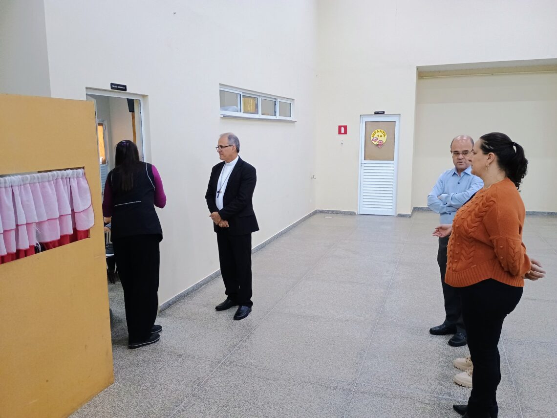 Paróquia Santa Bárbara recebe Visita Pastoral de Dom Walter Jorge