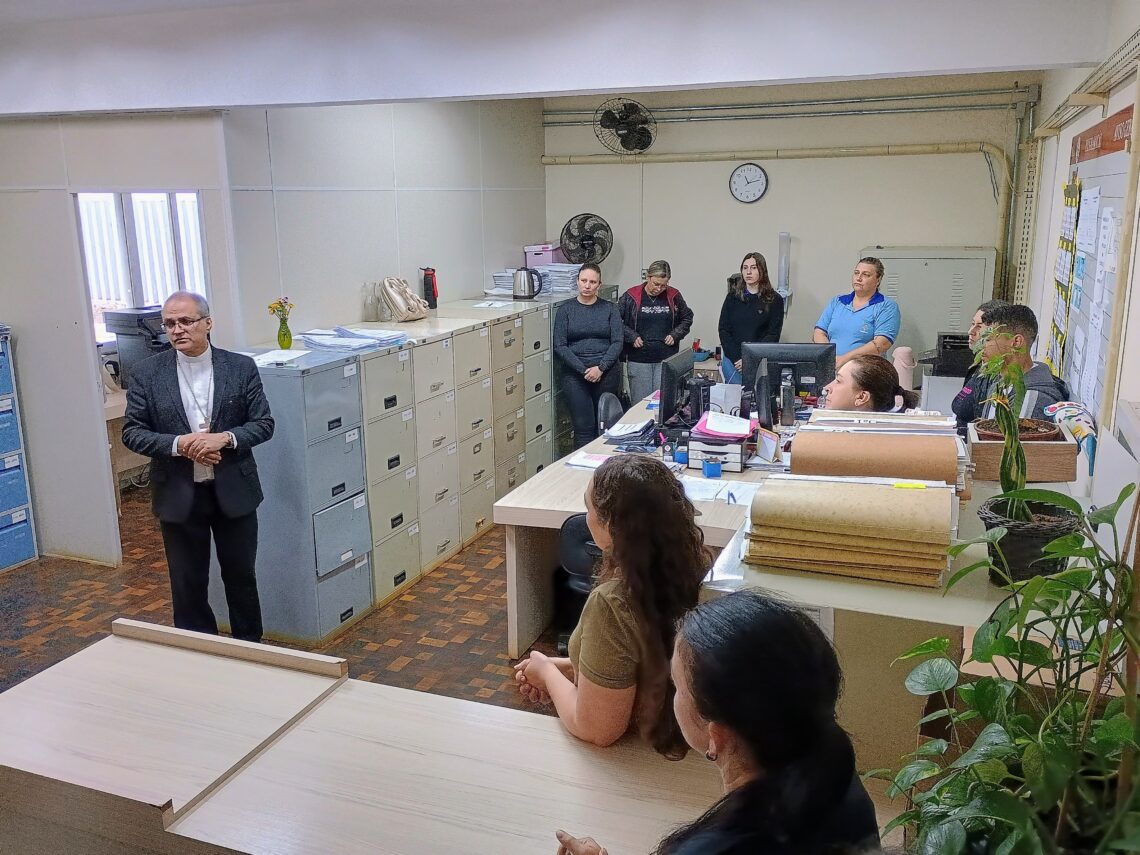 Paróquia Santa Bárbara recebe Visita Pastoral de Dom Walter Jorge