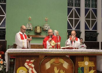 Paróquia Santa Bárbara recebe Visita Pastoral de Dom Walter Jorge