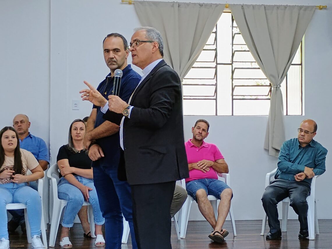 Paróquia Santa Bárbara recebe Visita Pastoral de Dom Walter Jorge