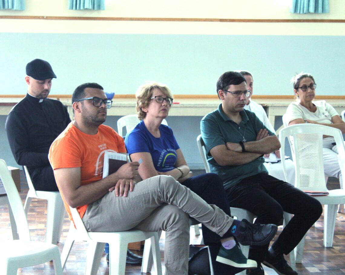 Membros do CDAE participam de reunião na Casa de Formação Cristã