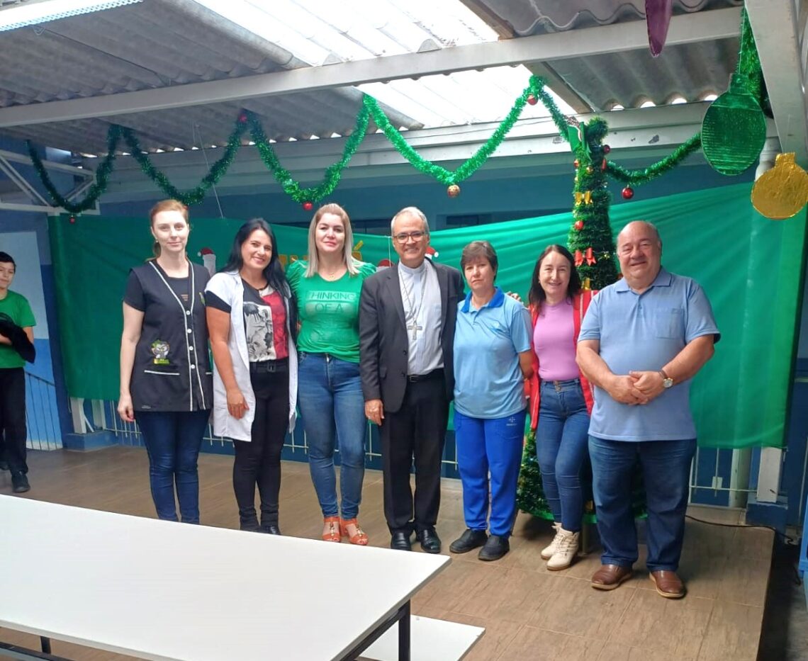 Paróquia da Vila Nepomuceno em São Mateus do Sul acolhe Dom Walter Jorge em Visita Pastoral