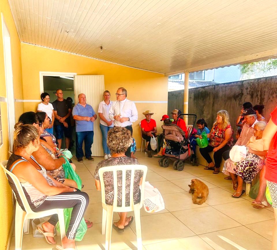 Paróquia da Vila Nepomuceno em São Mateus do Sul acolhe Dom Walter Jorge em Visita Pastoral