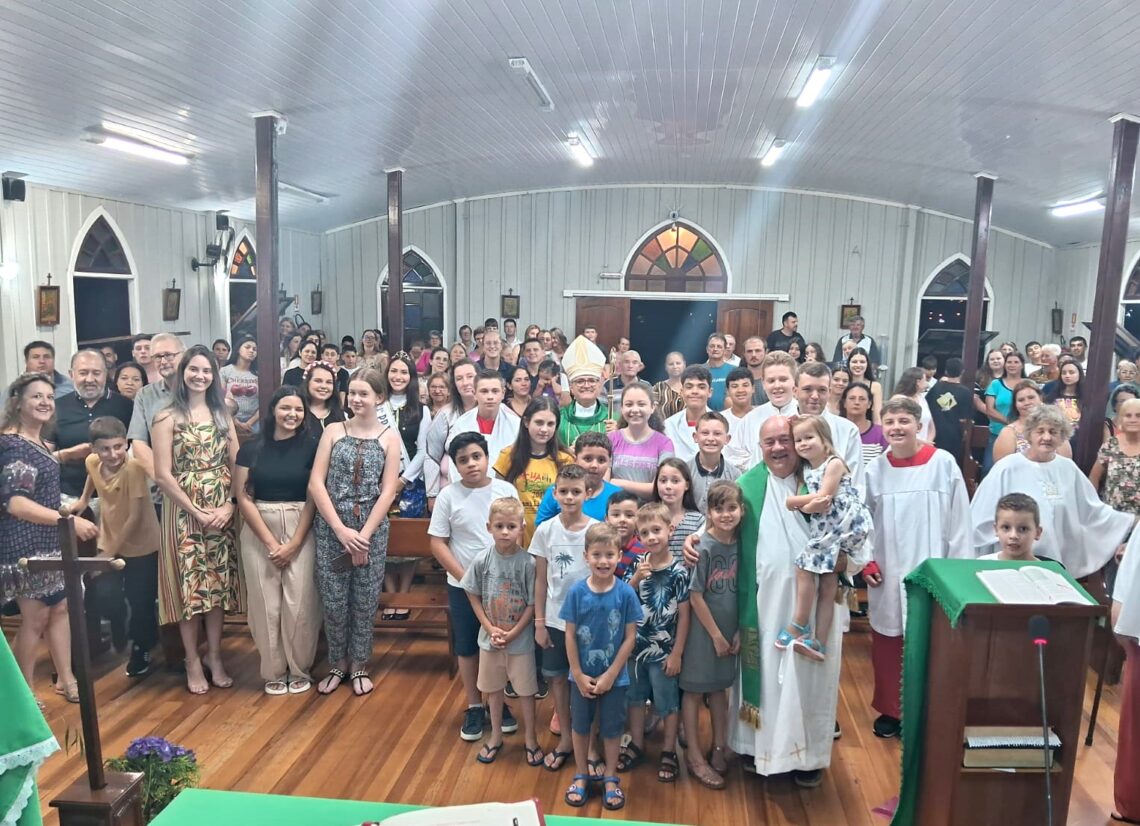 Paróquia da Vila Nepomuceno em São Mateus do Sul acolhe Dom Walter Jorge em Visita Pastoral