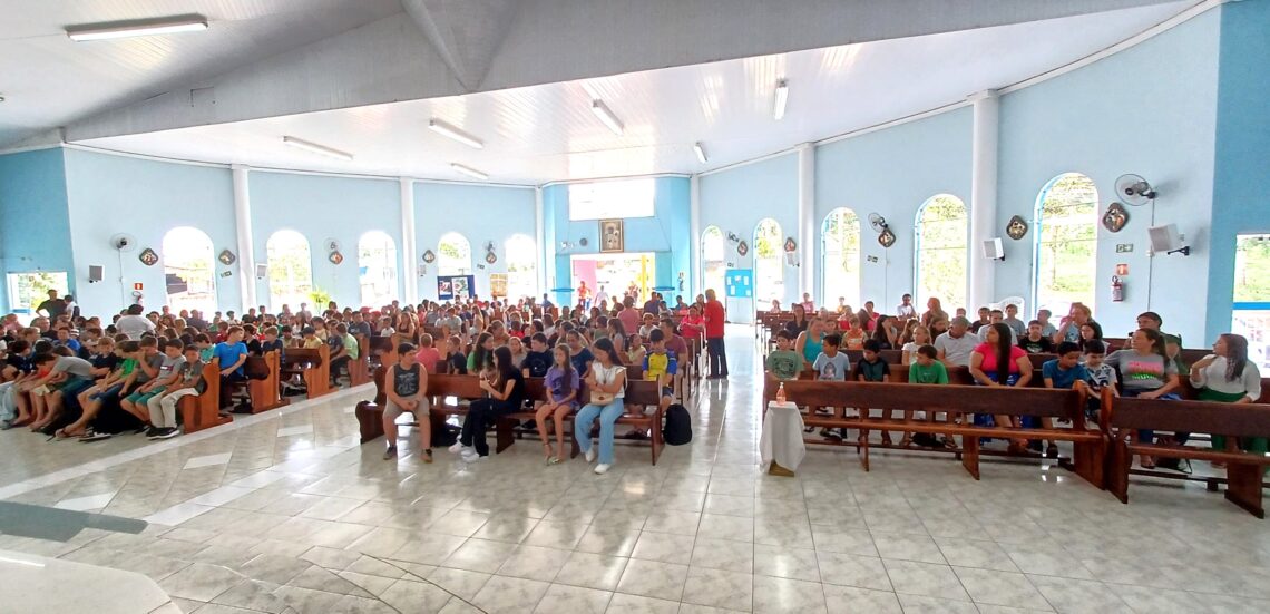 Paróquia da Vila Nepomuceno em São Mateus do Sul acolhe Dom Walter Jorge em Visita Pastoral