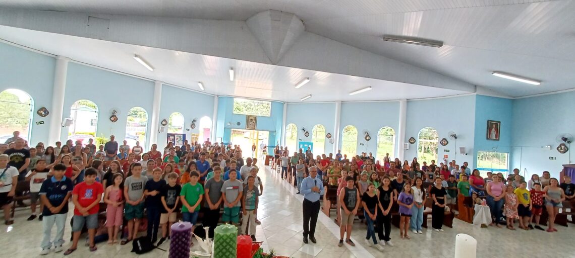 Paróquia da Vila Nepomuceno em São Mateus do Sul acolhe Dom Walter Jorge em Visita Pastoral