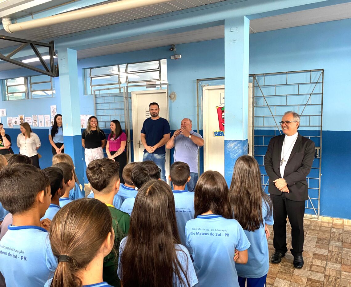 Paróquia da Vila Nepomuceno em São Mateus do Sul acolhe Dom Walter Jorge em Visita Pastoral