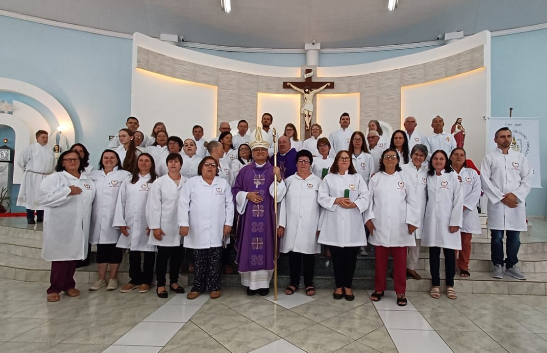 Paróquia da Vila Nepomuceno em São Mateus do Sul acolhe Dom Walter Jorge em Visita Pastoral