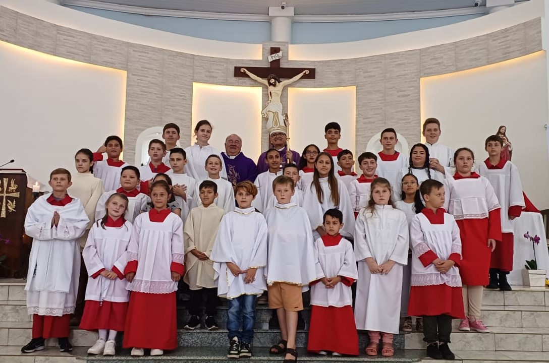Paróquia da Vila Nepomuceno em São Mateus do Sul acolhe Dom Walter Jorge em Visita Pastoral