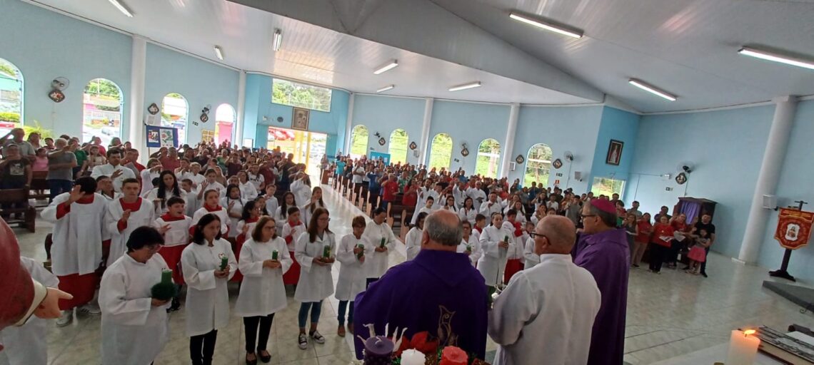 Paróquia da Vila Nepomuceno em São Mateus do Sul acolhe Dom Walter Jorge em Visita Pastoral
