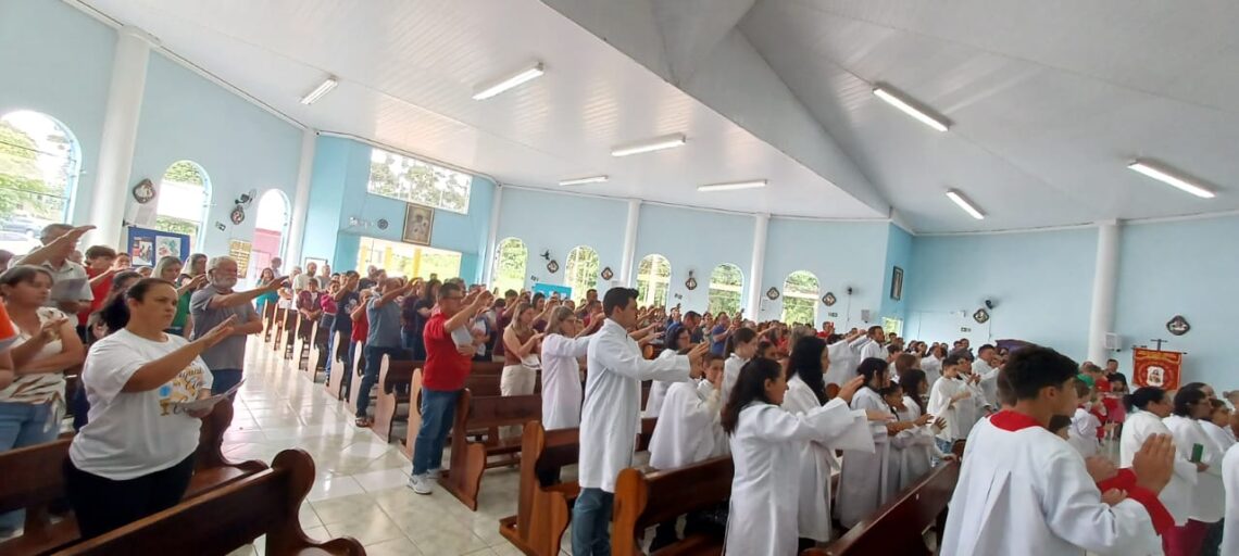 Paróquia da Vila Nepomuceno em São Mateus do Sul acolhe Dom Walter Jorge em Visita Pastoral