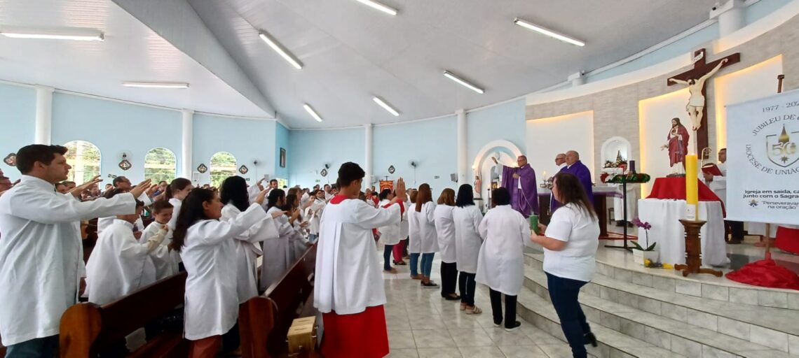 Paróquia da Vila Nepomuceno em São Mateus do Sul acolhe Dom Walter Jorge em Visita Pastoral
