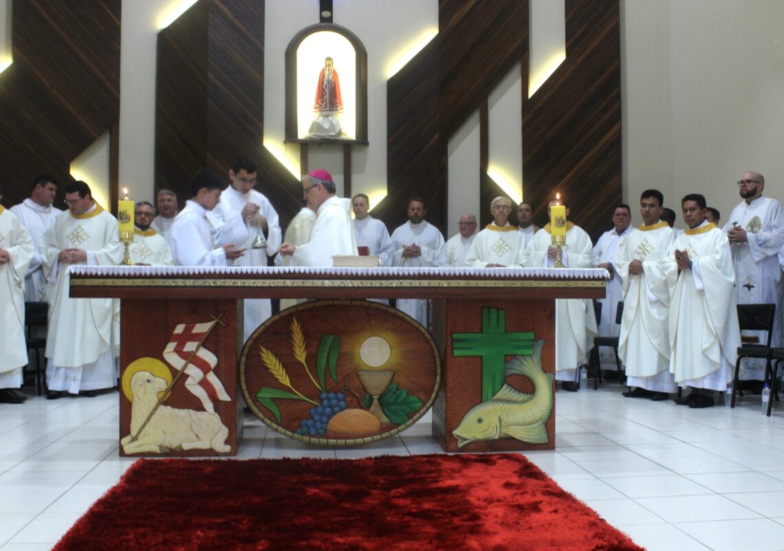 Padre Daniel é ordenado na Matriz Senhor Bom Jesus