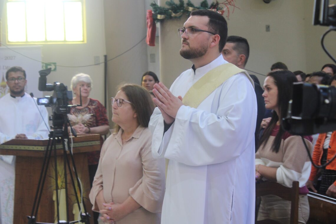 Padre Daniel é ordenado na Matriz Senhor Bom Jesus