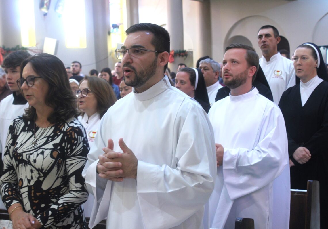 Padre Daniel é ordenado na Matriz Senhor Bom Jesus