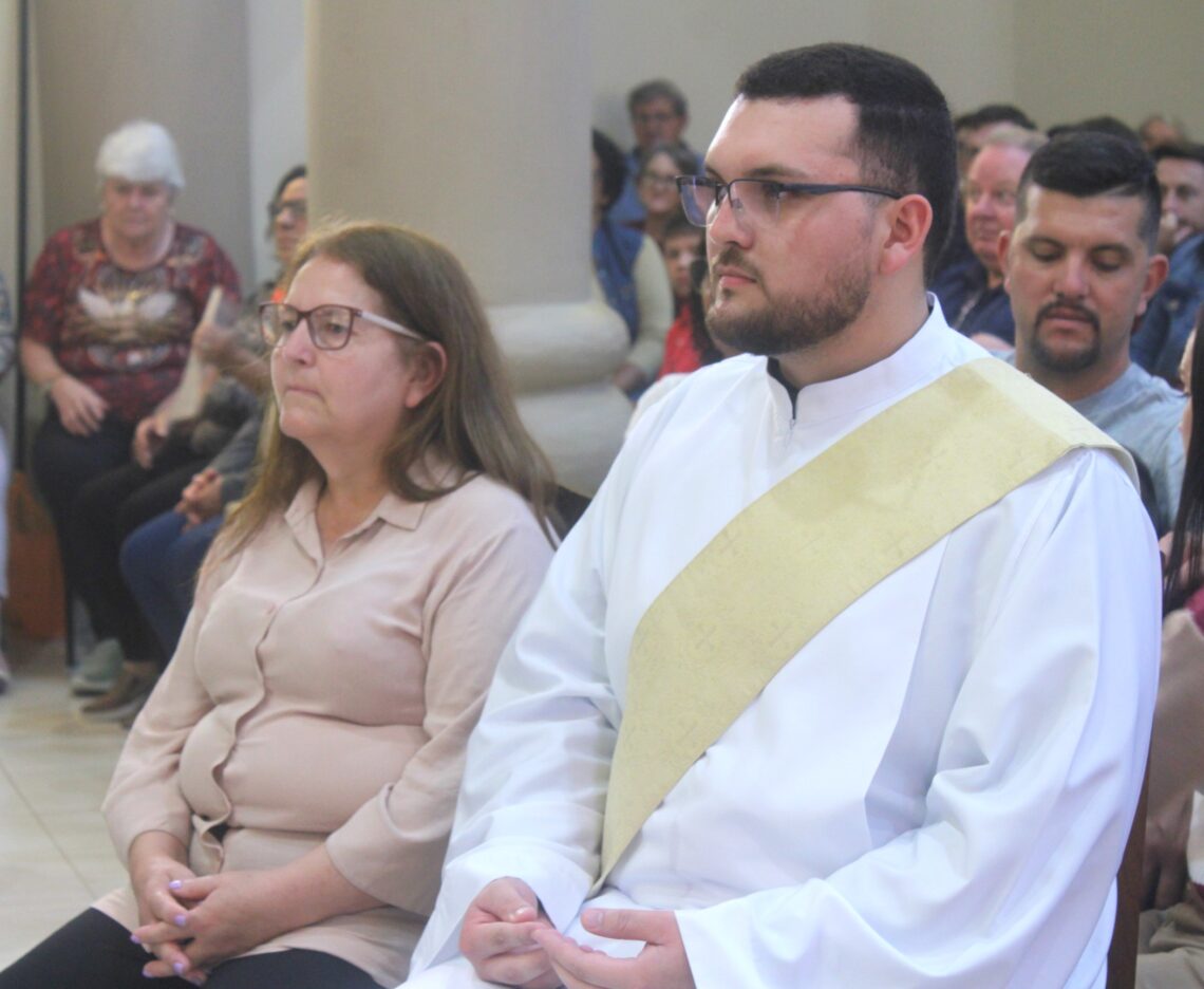 Padre Daniel é ordenado na Matriz Senhor Bom Jesus
