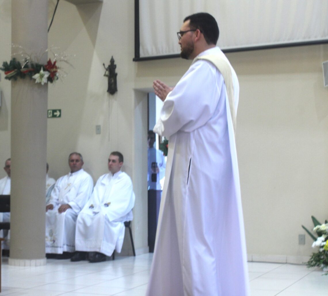 Padre Daniel é ordenado na Matriz Senhor Bom Jesus