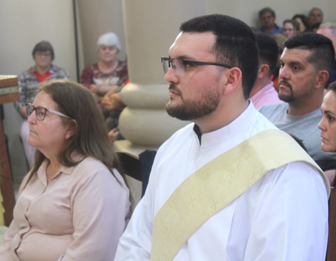Padre Daniel é ordenado na Matriz Senhor Bom Jesus
