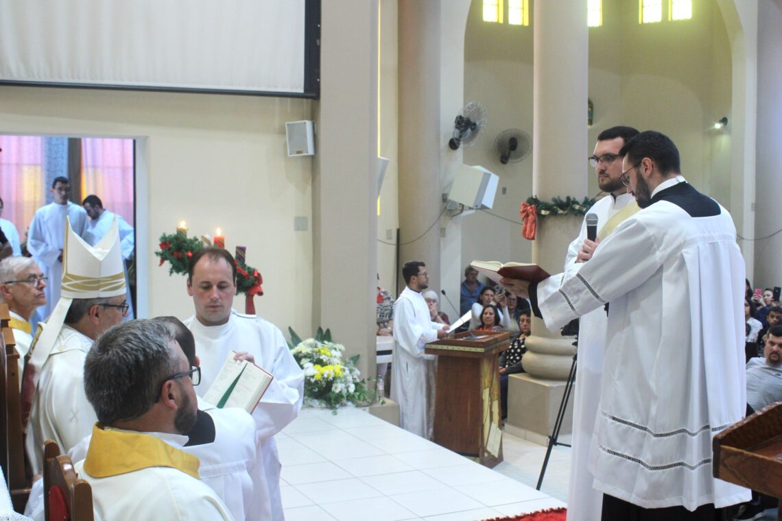 Padre Daniel é ordenado na Matriz Senhor Bom Jesus