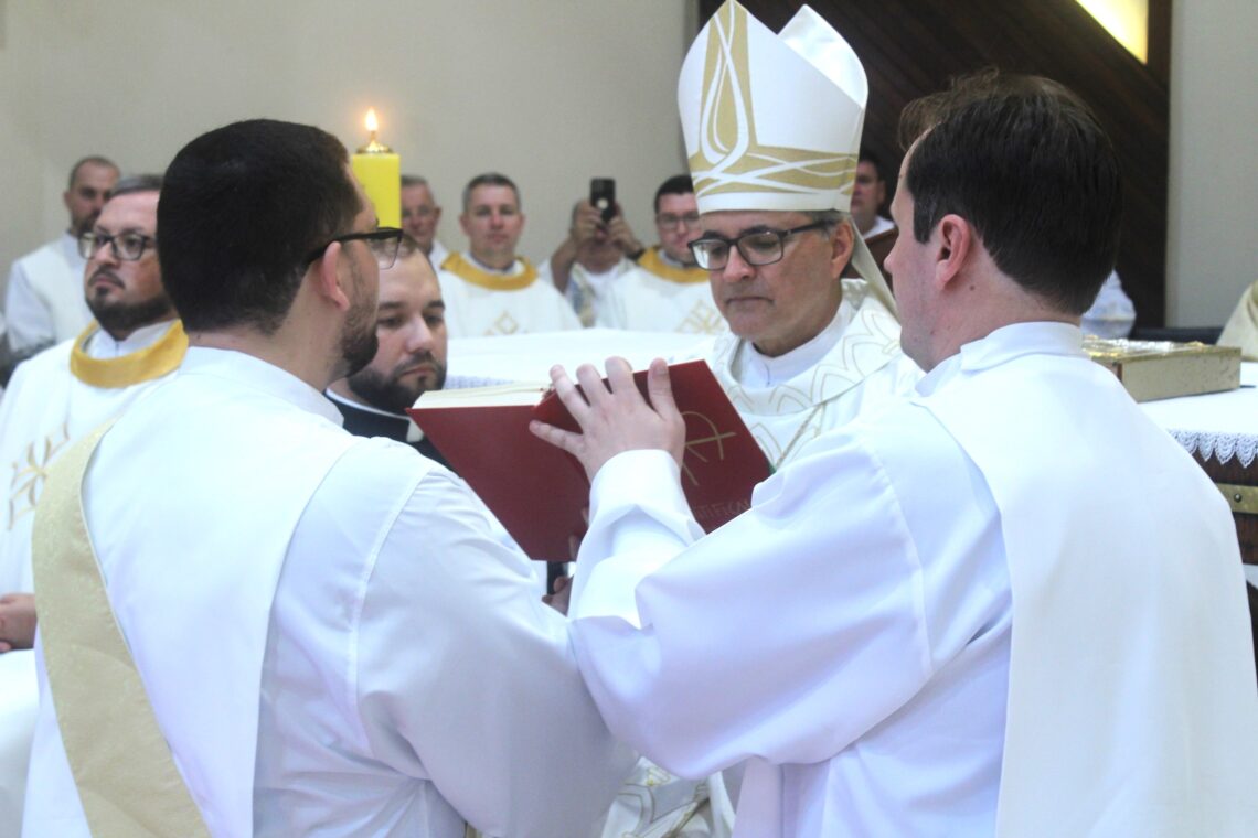 Padre Daniel é ordenado na Matriz Senhor Bom Jesus