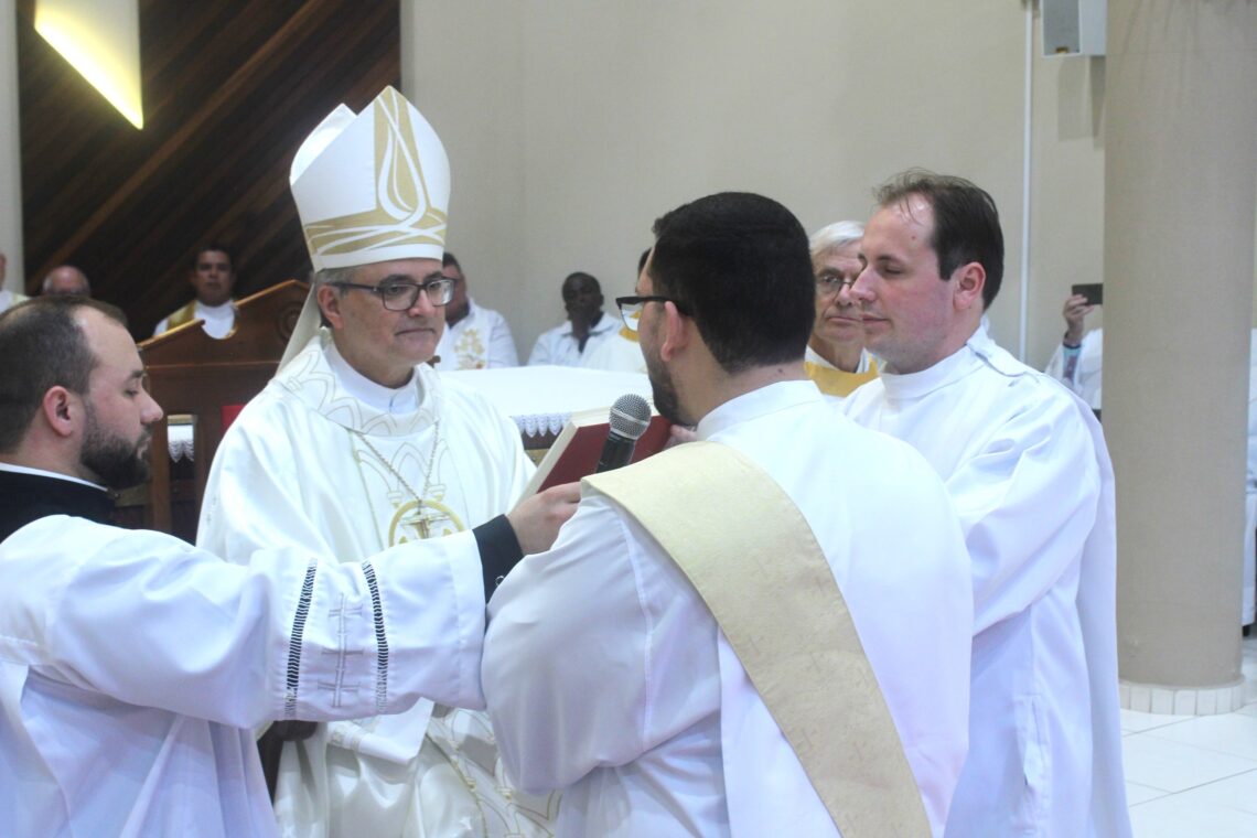 Padre Daniel é ordenado na Matriz Senhor Bom Jesus