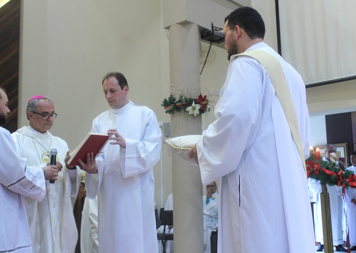 Padre Daniel é ordenado na Matriz Senhor Bom Jesus