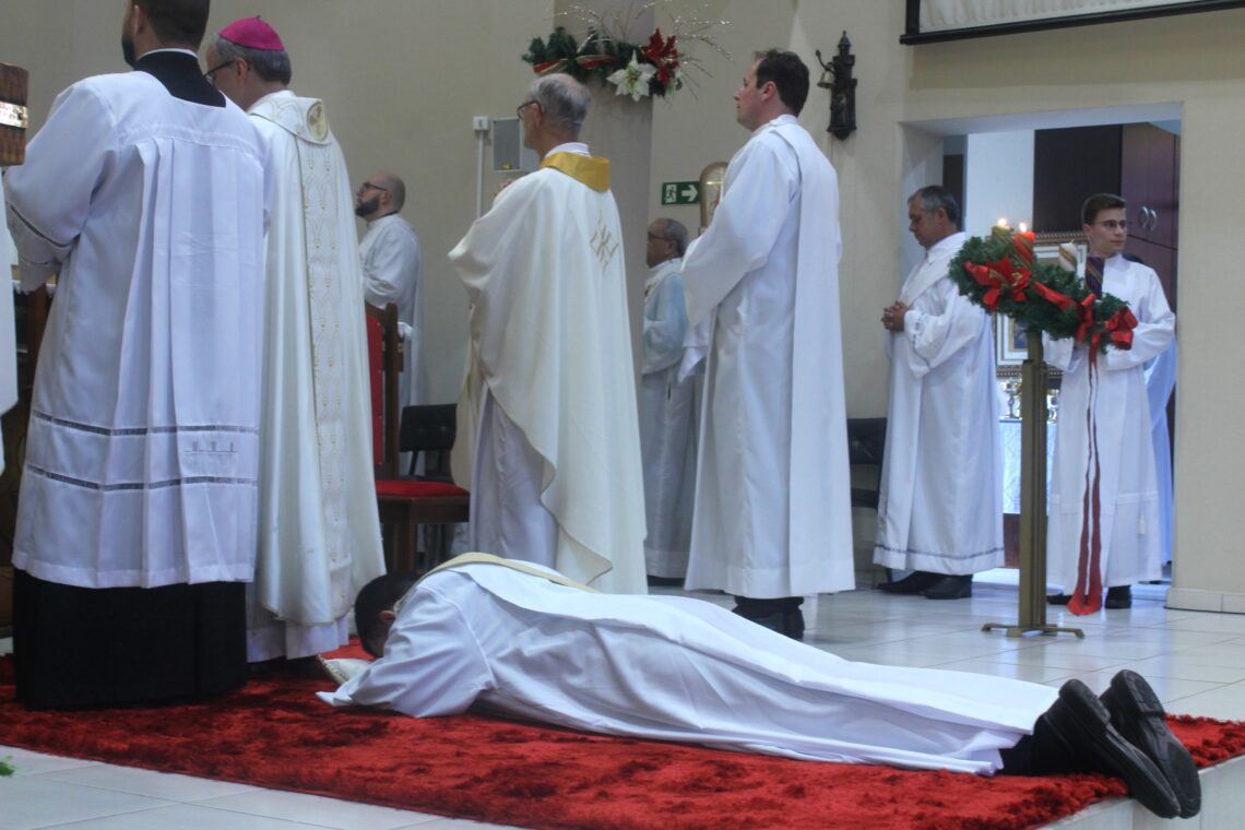 Padre Daniel é ordenado na Matriz Senhor Bom Jesus