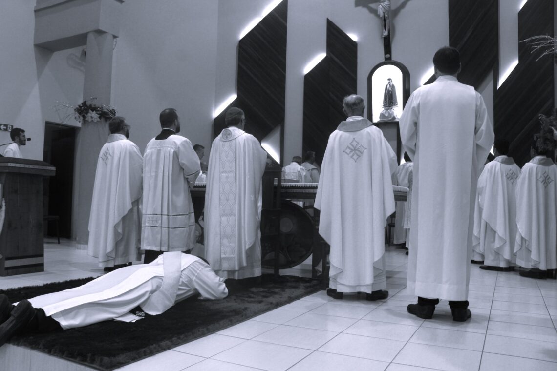 Padre Daniel é ordenado na Matriz Senhor Bom Jesus